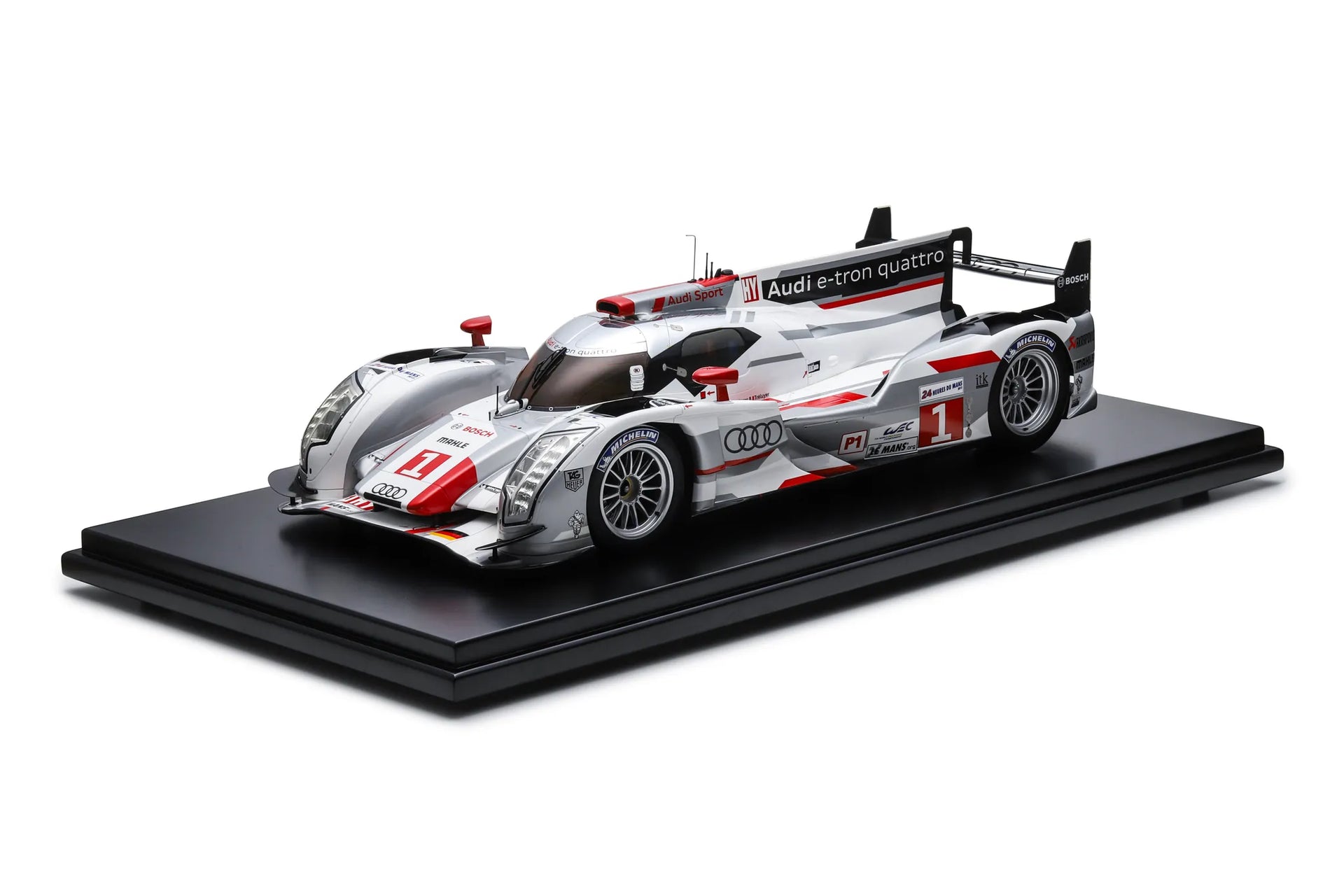 アウディ R18 TDI 2012年ル・マン24時間レース優勝 – Spark Online Store