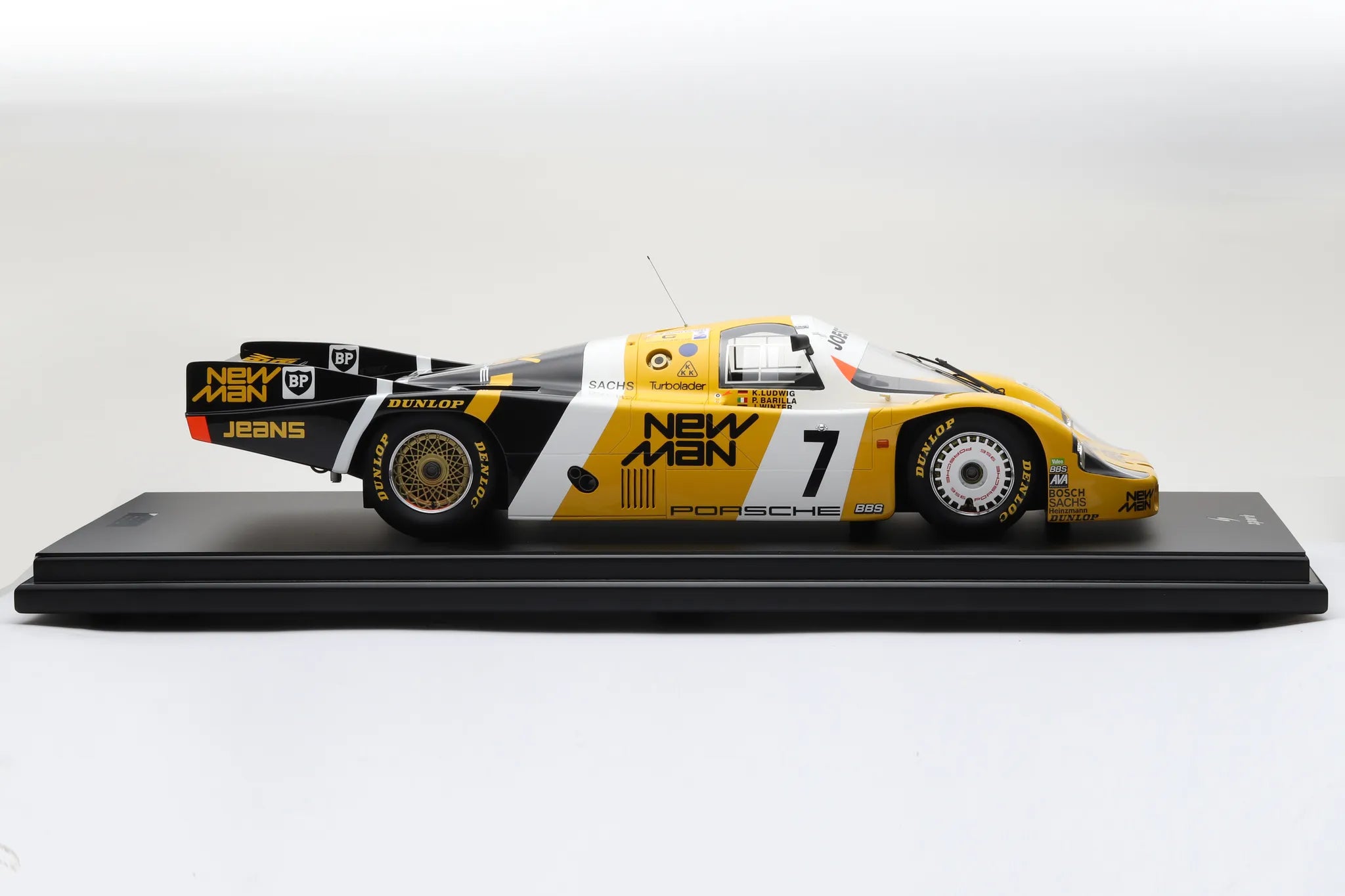 Spark-model Porsche 956 Lh Team New-man Joest Racing N 7 Winner 24h Le Mans 1985 K Ludwig P Barilla J Winter 1 43 Zluta Cerna Spark-model Porsche 956 Lh Team New-man Joest Racing N 7 Winner 24h Le Mans 1985 K Ludwig P Barilla J Winter 1 43 Zluta Cerna