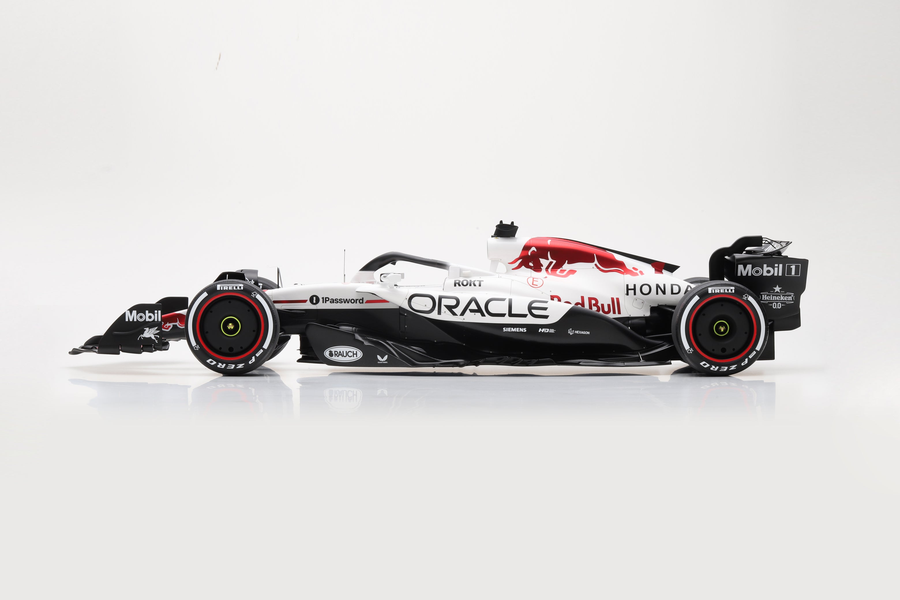 RED BULL RACING RB21 NO.1 ORACLE RED BULL RACING WINNER JAPANESE